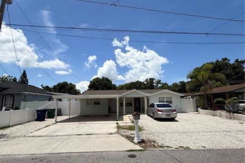 House in Tampa, Florida 4 bedrooms, 156.45 sq.m. № 1821420 - photo 2