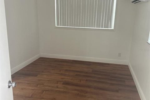 House in Tampa, Florida 4 bedrooms, 156.45 sq.m. № 1821420 - photo 13