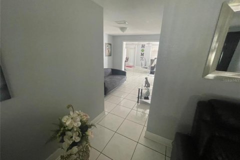 House in Tampa, Florida 4 bedrooms, 156.45 sq.m. № 1821420 - photo 5