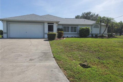 Villa ou maison à louer à Englewood, Floride: 3 chambres, 155.33 m2 № 238849 - photo 1