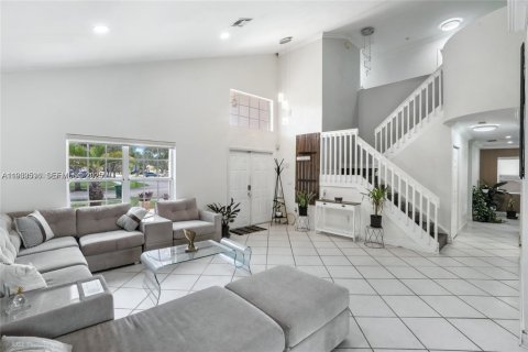 Снять в аренду виллу или дом в Дейви, Флорида 4 спальни, 235.41м2, № 1992370 - фото 4