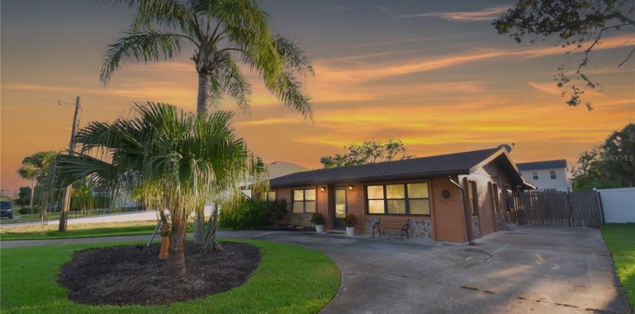 House in Saint Augustine, Florida 3 bedrooms, 116.69 sq.m. № 1907798