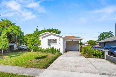 House in Delray Beach, Florida 2 bedrooms, 69.31 sq.m. № 2313614