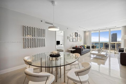 Copropriété à louer à Hallandale Beach, Floride: 3 chambres, 161 m2 № 1023605 - photo 7