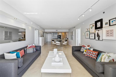 Copropriété à louer à Hallandale Beach, Floride: 3 chambres, 161 m2 № 1023605 - photo 30