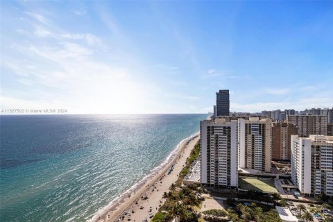 Copropriété à louer à Hallandale Beach, Floride: 3 chambres, 161 m2 № 1023605 - photo 28