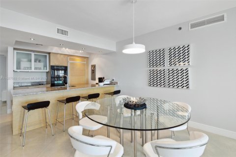Copropriété à louer à Hallandale Beach, Floride: 3 chambres, 161 m2 № 1023605 - photo 8