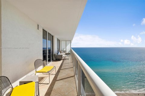 Copropriété à louer à Hallandale Beach, Floride: 3 chambres, 161 m2 № 1023605 - photo 26
