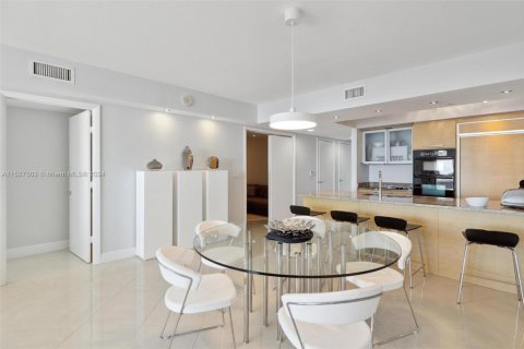 Copropriété à louer à Hallandale Beach, Floride: 3 chambres, 161 m2 № 1023605 - photo 16