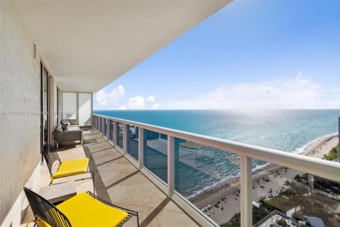 Copropriété à louer à Hallandale Beach, Floride: 3 chambres, 161 m2 № 1023605 - photo 25