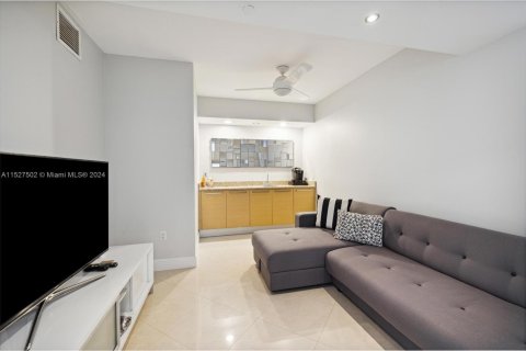 Copropriété à louer à Hallandale Beach, Floride: 3 chambres, 161 m2 № 1023605 - photo 23