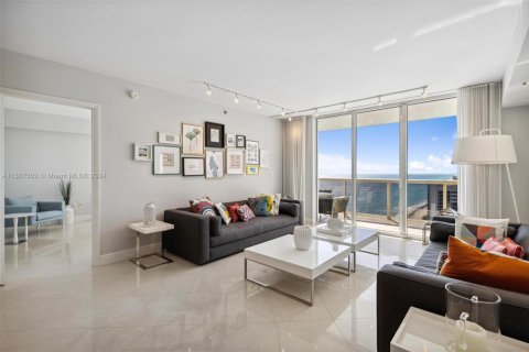 Copropriété à louer à Hallandale Beach, Floride: 3 chambres, 161 m2 № 1023605 - photo 9