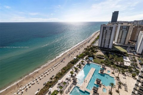Copropriété à louer à Hallandale Beach, Floride: 3 chambres, 161 m2 № 1023605 - photo 27