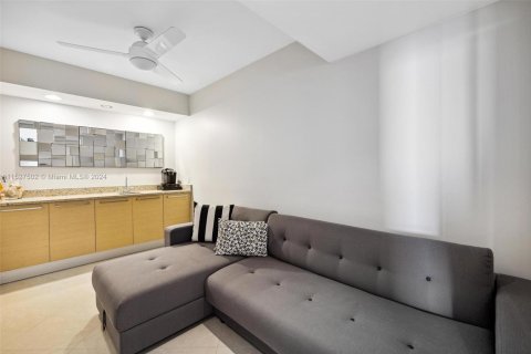 Copropriété à louer à Hallandale Beach, Floride: 3 chambres, 161 m2 № 1023605 - photo 24