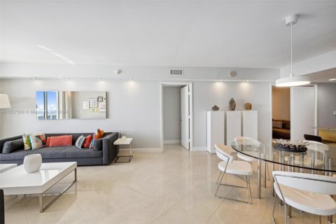 Copropriété à louer à Hallandale Beach, Floride: 3 chambres, 161 m2 № 1023605 - photo 17