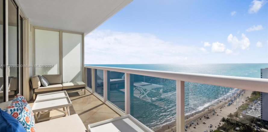Condo à Hallandale Beach, Floride, 3 chambres № 1023605