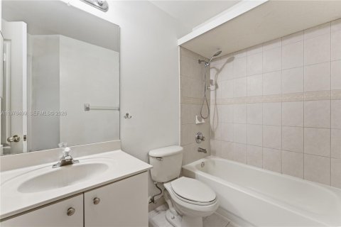 Touwnhouse à louer à Palmetto Bay, Floride: 2 chambres, 104.05 m2 № 2043407 - photo 18