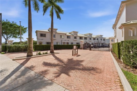 Touwnhouse à louer à Palmetto Bay, Floride: 2 chambres, 104.05 m2 № 2043407 - photo 2