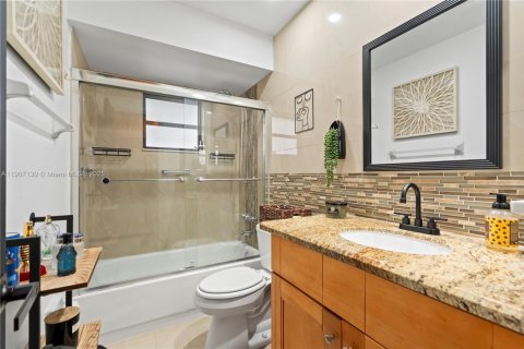 Casa en venta en Pembroke Pines, Florida, 3 dormitorios, 124.58 m2 № 1966106 - foto 25