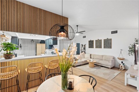 Casa en venta en Pembroke Pines, Florida, 3 dormitorios, 124.58 m2 № 1966106 - foto 1