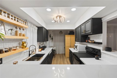 Casa en venta en Pembroke Pines, Florida, 3 dormitorios, 124.58 m2 № 1966106 - foto 2