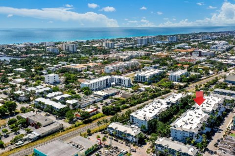 Снять в аренду кондоминиум в Делрей-Бич, Флорида 2 спальни, 115.48м2, № 1168966 - фото 1