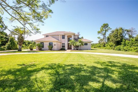 House in Tavares, Florida 4 bedrooms, 237.37 sq.m. № 1856497 - photo 1