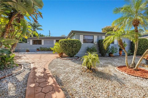 Casa en venta en North Miami, Florida, 3 dormitorios, 168.06 m2 № 1955478 - foto 1