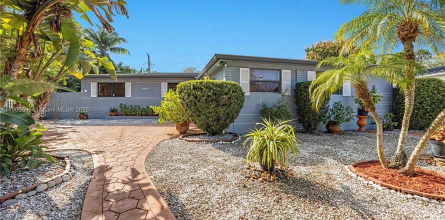 Casa en North Miami, Florida 3 dormitorios, 168.06 m2 № 1955478