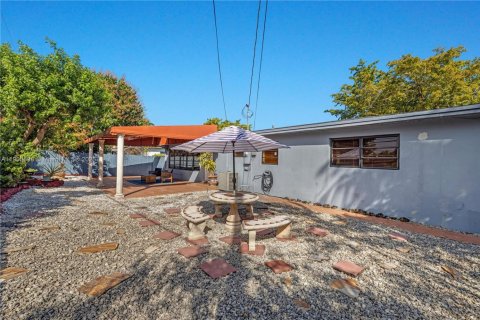 Casa en venta en North Miami, Florida, 3 dormitorios, 168.06 m2 № 1955478 - foto 19