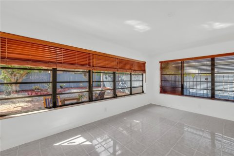 Casa en venta en North Miami, Florida, 3 dormitorios, 168.06 m2 № 1955478 - foto 4