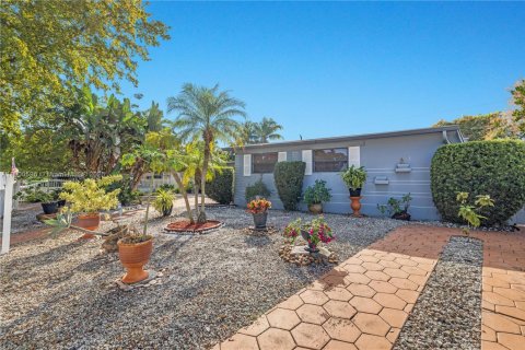 Casa en venta en North Miami, Florida, 3 dormitorios, 168.06 m2 № 1955478 - foto 13