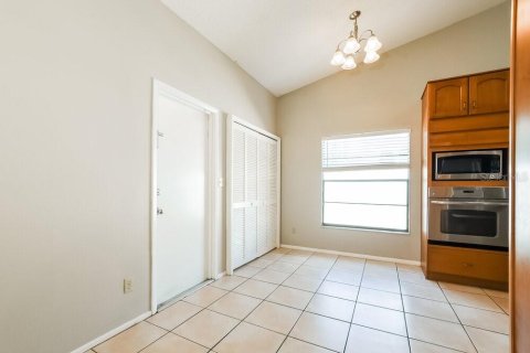 Villa ou maison à louer à Lake Mary, Floride: 3 chambres, 161.46 m2 № 2100090 - photo 6