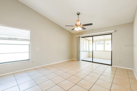 Villa ou maison à louer à Lake Mary, Floride: 3 chambres, 161.46 m2 № 2100090 - photo 8