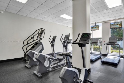 Condo in Hollywood, Florida, 1 bedroom  № 2025201 - photo 11