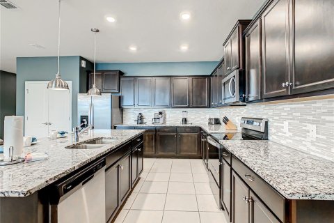 House in Davenport, Florida 10 bedrooms, 408.68 sq.m. № 1831788 - photo 10