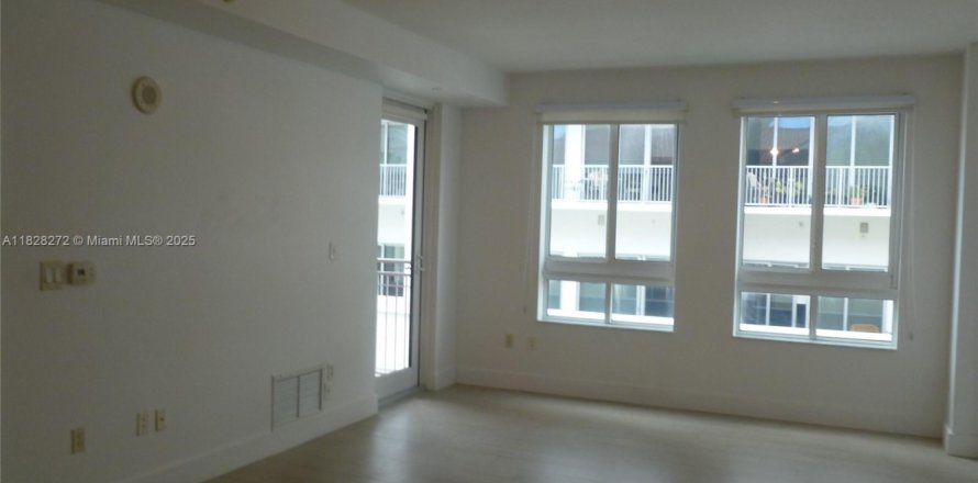 Condominio en Miami, Florida, 1 dormitorio № 1799232