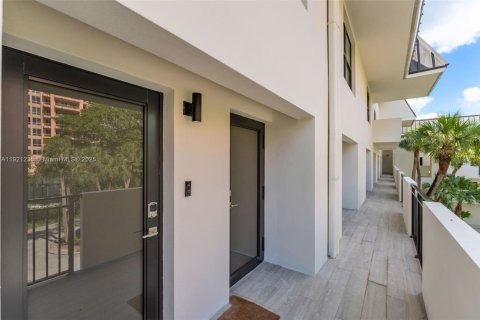 Copropriété à vendre à Coral Gables, Floride: 2 chambres, 123.56 m2 № 2082720 - photo 2
