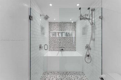 Copropriété à vendre à Coral Gables, Floride: 2 chambres, 123.56 m2 № 2082720 - photo 16