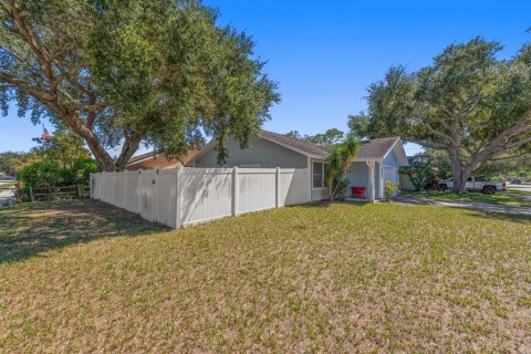House in Largo, Florida 3 bedrooms, 96.9 sq.m. № 2393921 - photo 24