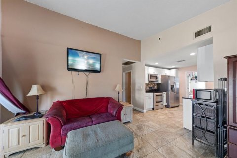 House in Largo, Florida 3 bedrooms, 96.9 sq.m. № 2393921 - photo 7