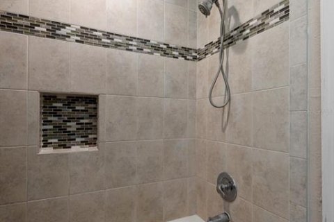 House in Largo, Florida 3 bedrooms, 96.9 sq.m. № 2393921 - photo 15