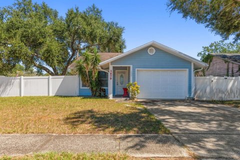 House in Largo, Florida 3 bedrooms, 96.9 sq.m. № 2393921 - photo 2