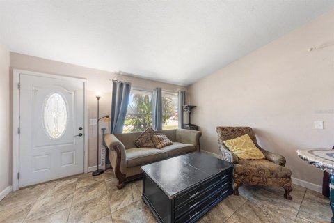 House in Largo, Florida 3 bedrooms, 96.9 sq.m. № 2393921 - photo 4
