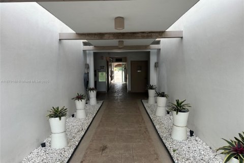 Copropriété à vendre à Oakland Park, Floride: 1 chambre, 55.74 m2 № 1981130 - photo 3