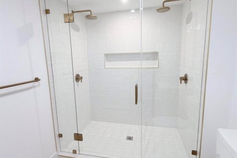 Condo in Miami, Florida, 3 rooms  № 2184811 - photo 10