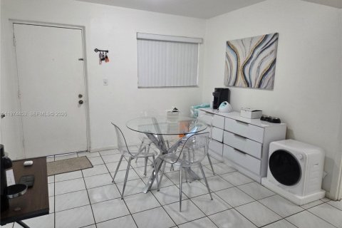 Condominio en alquiler en Miami, Florida, 2 dormitorios, 104.05 m2 № 2041336 - foto 7
