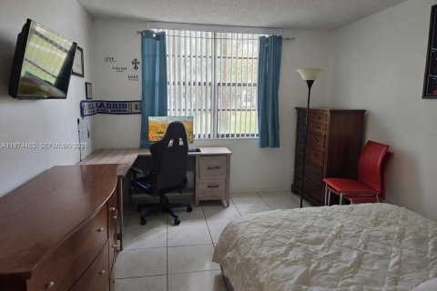 Condominio en alquiler en Miami, Florida, 2 dormitorios, 104.05 m2 № 2041336 - foto 17