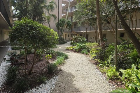 Condominio en alquiler en Miami, Florida, 2 dormitorios, 104.05 m2 № 2041336 - foto 3