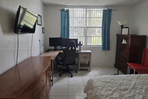 Condominio en alquiler en Miami, Florida, 2 dormitorios, 104.05 m2 № 2041336 - foto 16